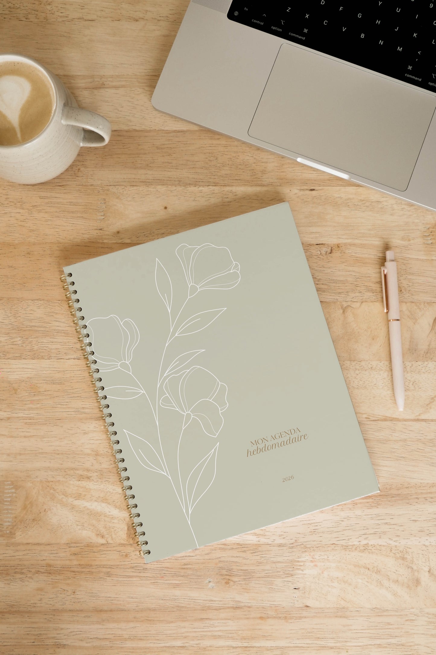 Ensemble agenda daté 2026 & crayons