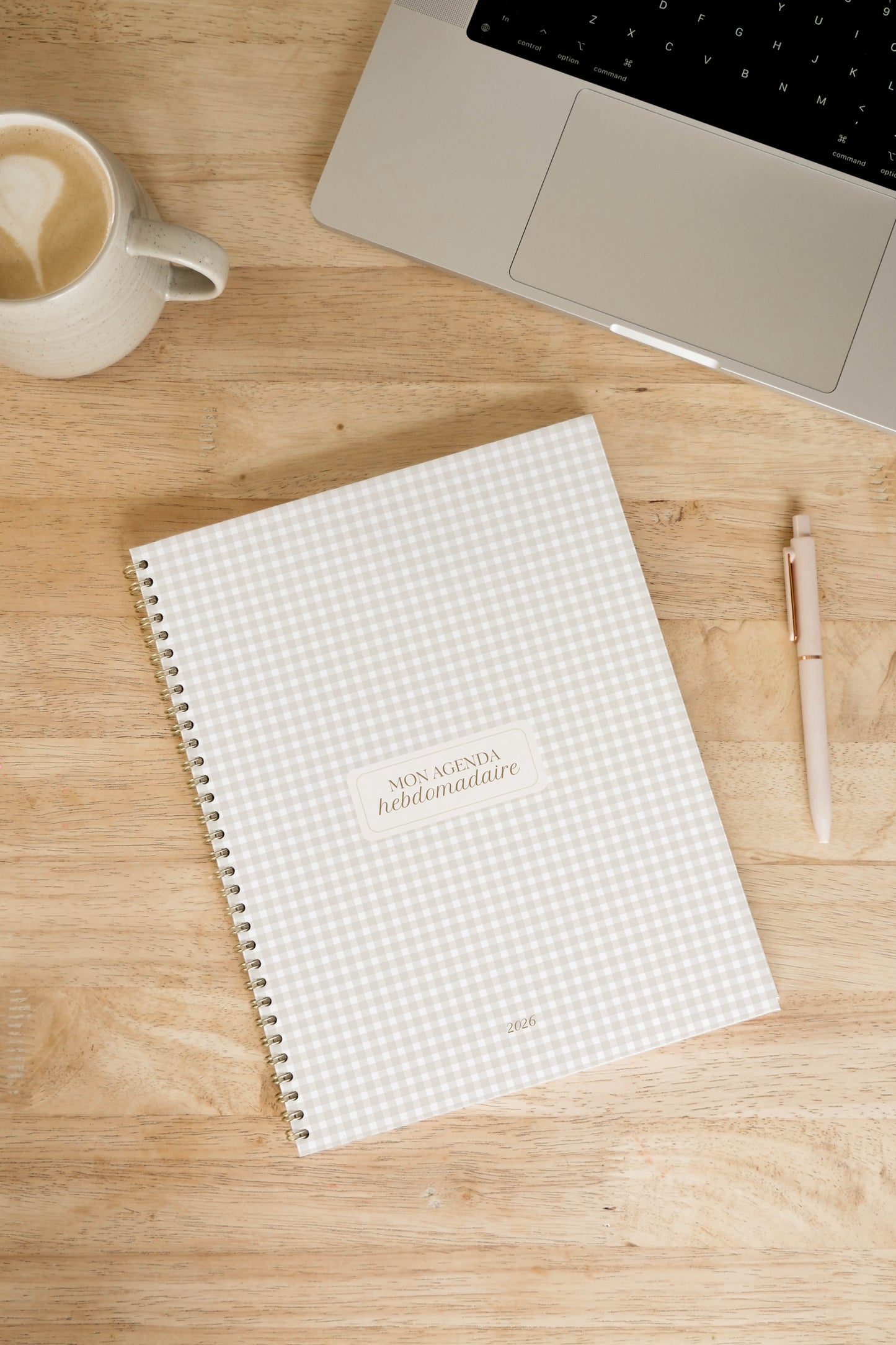 Ensemble agenda daté 2026 & crayons