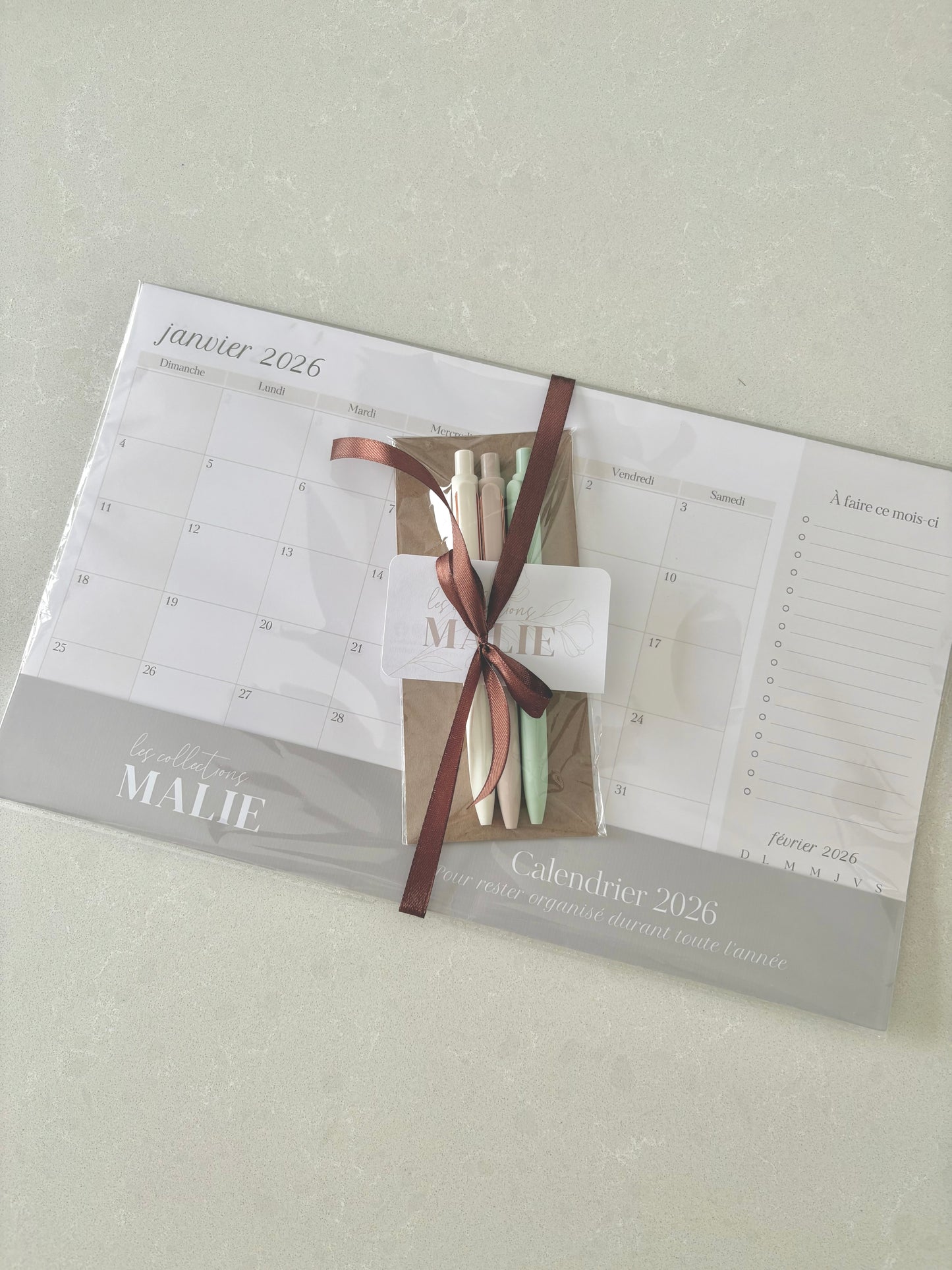 Ensemble calendrier mensuel 2026 & crayons
